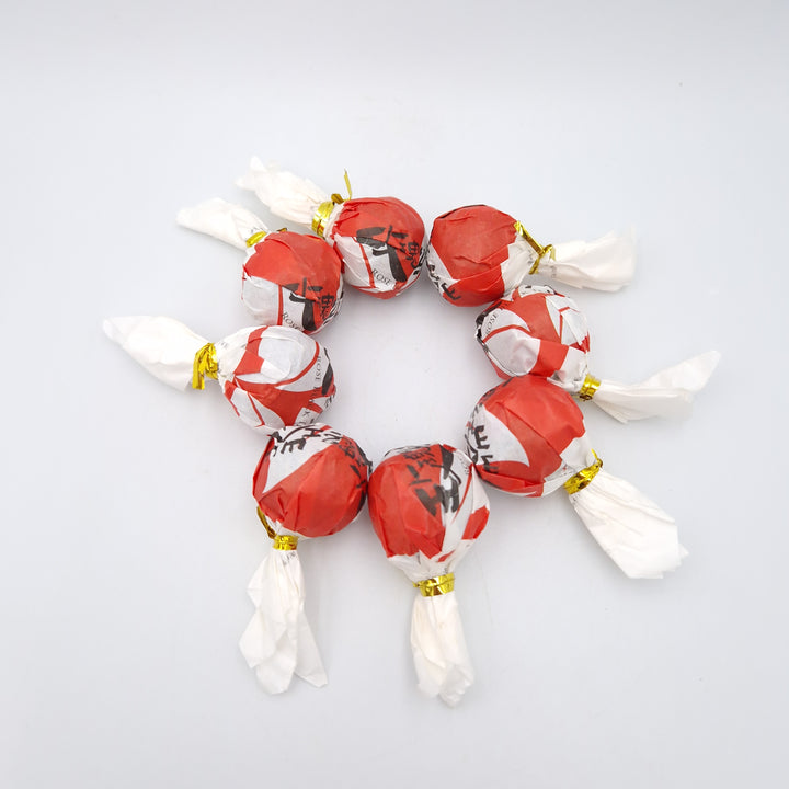 Loskomende Zwarte Theebol met Rozen