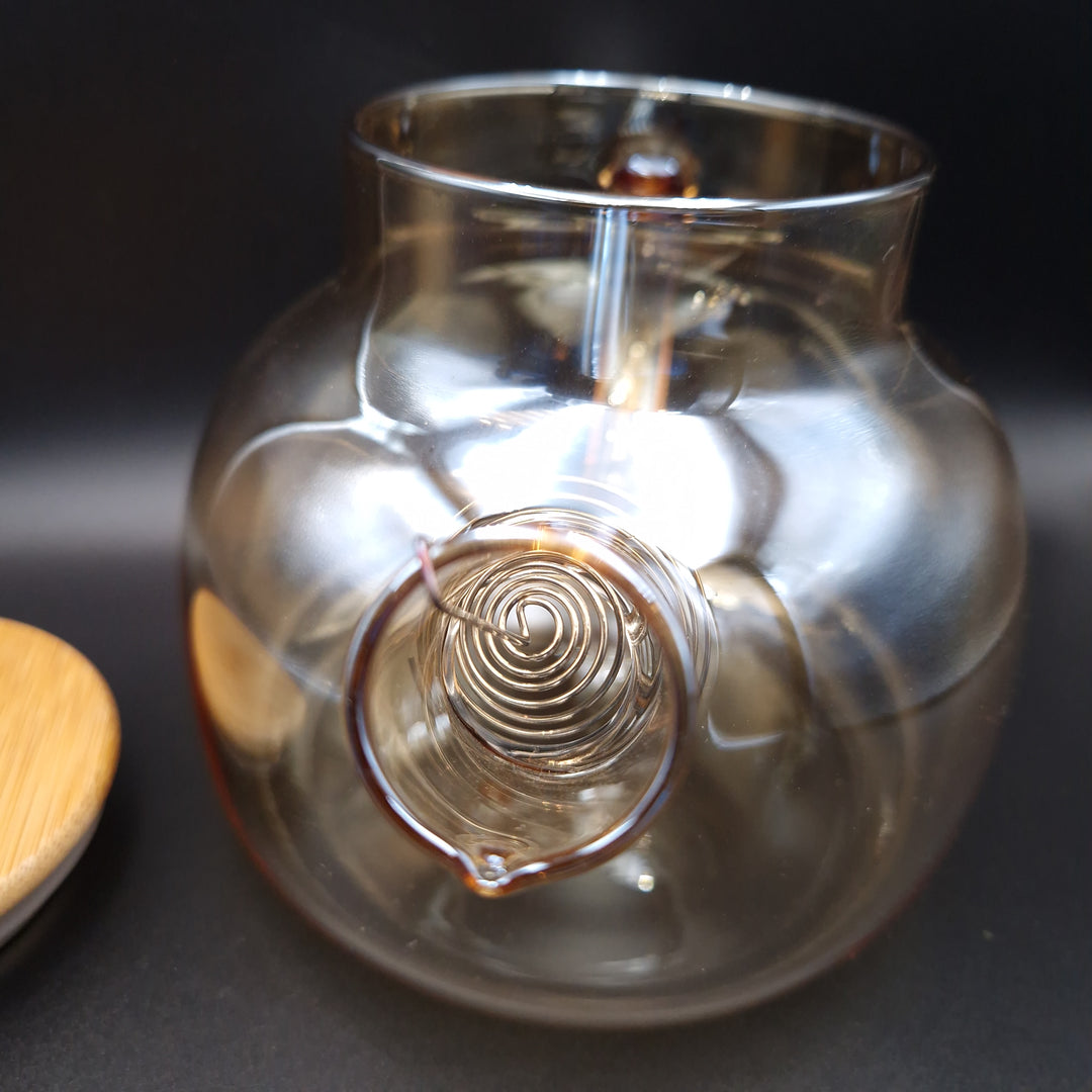Glass teapot with bamboo lid