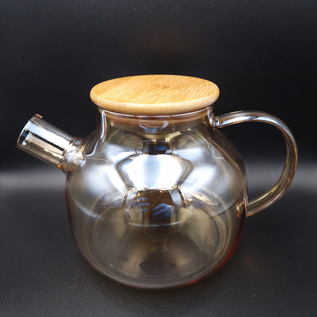 Glass teapot with bamboo lid